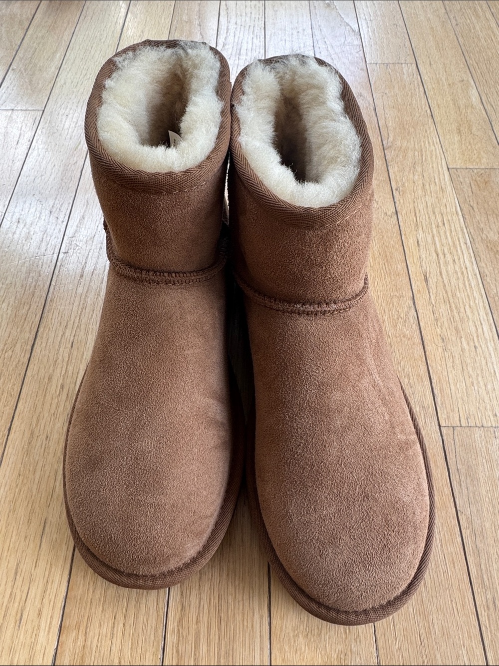 NWOT- UGG Womens Classic Mini II Boot Chestnut - 1016222- CHESTNUT